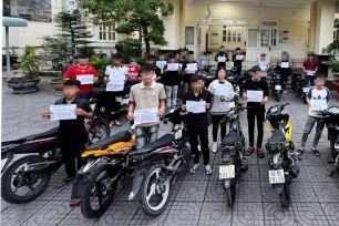 Ngăn chặn 24 thanh thiếu niên tụ tập đua xe