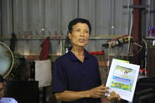Cột cảnh báo nước lũ, nước dâng bằng tín hiệu và pháo hiệu