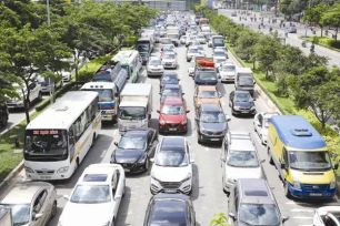Dự kiến từ 2030, ô tô lưu thông tại TPHCM và Hà Nội phải đạt chuẩn khí thải mức 2 trở lên