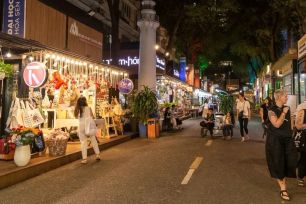 Trưng bày sách chào mừng Quốc khánh 2-9