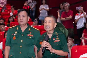 Mưa đỏ - bản hùng ca từ máu và nước mắt