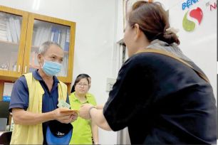 Đóng viện phí cho người lạ: Chia gánh nặng, nhân lòng tin