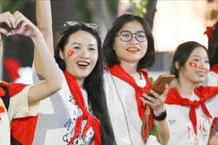 Những ngày thủ đô rợp cờ hoa