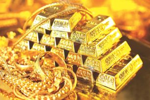 Vàng rơi khỏi đỉnh giá lịch sử sau quyết định của Fed