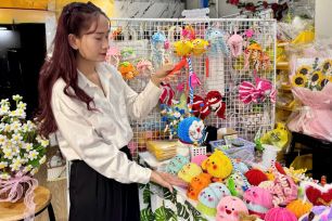 Độc đáo lồng đèn kẽm nhung tại Tây Ninh 