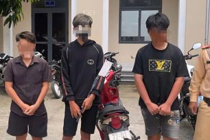 3 thiếu niên mang hung khí giải quyết mâu thuẫn