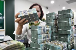 Nửa đầu năm, tiền gửi tại các ngân hàng đạt hơn 15,7 triệu tỷ đồng