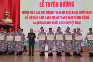 Quân khu 7 tuyên dương các lực lượng tham gia diễu binh, diễu hành A80