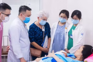 Hợp tác quốc tế: Chìa khóa nâng tầm hệ thống y tế