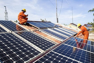 Bộ C&#244;ng Thương đề xuất đơn giản h&#243;a thủ tục lắp điện mặt trời m&#225;i nh&#224;
