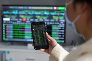 VN Index ‘rung lắc’ gần 50 điểm trong phiên