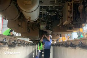 Trắng đêm 'khám bệnh' cho các chuyến tàu Metro an toàn