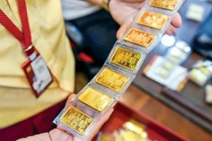 Giá vàng miếng SJC và vàng nhẫn 9999 tăng 1,8 triệu đồng/lượng