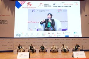 Thúc đẩy tăng trưởng thông qua công nghiệp công nghệ cao và đổi mới số