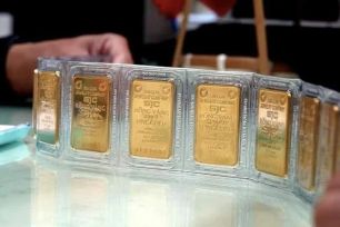 Vàng miếng SJC lao dốc sau khi chạm mốc 154,5 triệu đồng