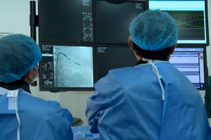 Đặt thiết bị nhỏ bằng viên thuốc vào tim, cứu sống cụ bà 83 tuổi