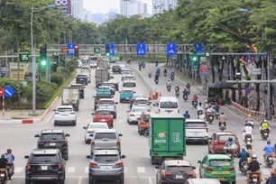 Từ 2030, to&#224;n bộ &#244;t&#244; v&#224; xe m&#225;y phải đạt chuẩn kh&#237; thải quốc gia