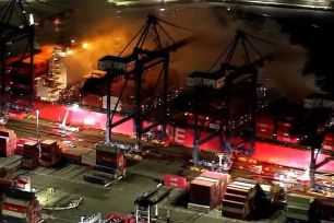 Mỹ: Cháy tàu gây nổ lớn tại cảng San Pedro