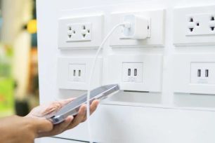 Rủi ro mất dữ liệu lên tới 79% khi sạc thiết bị công cộng