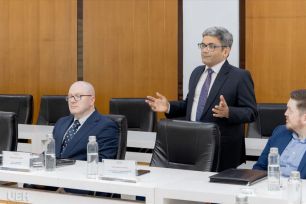 UEH và Đại học Huddersfield công bố Chương trình Liên kết đào tạo tiến sĩ: Nâng tầm nghiên cứu theo chuẩn mực quốc tế