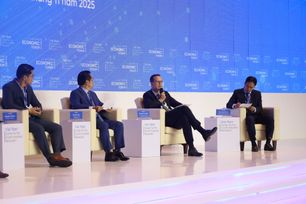 TP.HCM muốn trở th&#224;nh trung t&#226;m logistics th&#244;ng minh của khu vực: Số v&#224; xanh song h&#224;nh