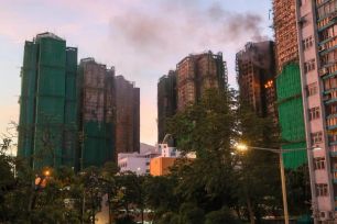 Vụ cháy chung cư ở Hồng Công (Trung Quốc): Ít nhất 94 người thiệt mạng