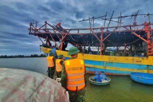 Quảng Ngãi kêu gọi tàu thuyền neo đậu an toàn tránh bão số 15