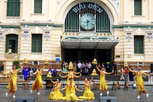 Biểu diễn ca múa nhạc dân tộc góp phần quảng bá nghệ thuật truyền thống 