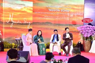 Ra mắt sách ảnh "Nguồn sống"