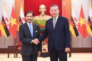 Tổng B&#237; thư T&#244; L&#226;m tiếp Quốc vương Brunei Haji Hassanal Bolkiah