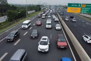 Ch&#237;nh phủ siết kh&#237; thải &#244;t&#244;, nhiều d&#242;ng xe phải n&#226;ng cấp ti&#234;u chuẩn từ 2026