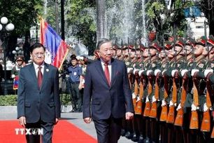 Tổng B&#237; thư, Chủ tịch nước L&#224;o trọng thể đ&#243;n v&#224; hội đ&#224;m với Tổng B&#237; thư T&#244; L&#226;m