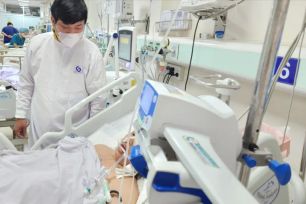 Bệnh nhân phải phẫu thuật 3 lần, truyền 20 lít máu vì sốt xuất huyết