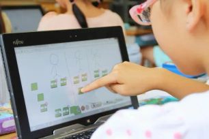 Bộ GD-ĐT sẽ biên soạn sách giáo khoa điện tử