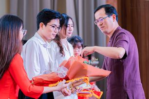 Trường Đại học Ngoại ngữ - Tin học TP.HCM có sinh viên đạt giải nhất cuộc thi Dịch văn học Việt - Trung