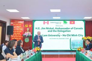 Đại sứ Canada chia sẻ với sinh vi&#234;n về xu hướng n&#244;ng nghiệp bền vững tại Trường Đại học N&#244;ng L&#226;m TP.HCM