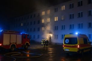 Pin điện thoại phát nổ trong ký túc xá Ba Lan, cả tòa nhà sơ tán