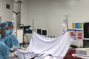 Làm theo video để tìm cảm giác lạ, nam sinh 16 tuổi nhập viện