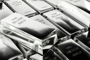 Gi&#225; bạc tiếp tục đi l&#234;n, ghi nhận mức tăng mạnh sau một th&#225;ng