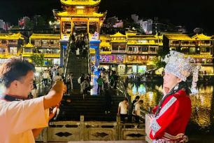 Khách Việt “xuất ngoại” săn bắc cực quang, ngắm tuyết rơi