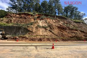 Tiếp tục cấm phương tiện lưu thông qua đèo Prenn để chống sạt lở