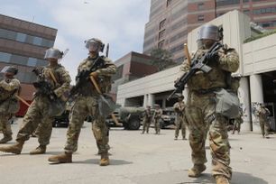 Mỹ công bố dự luật quốc phòng cao kỷ lục