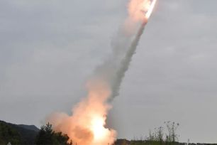 Hàn Quốc: Triều Tiên phóng đạn pháo có tầm bắn xa 