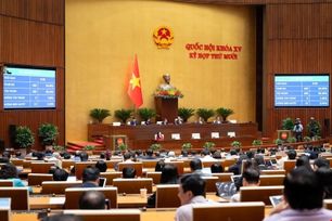 Quốc hội chốt áp thuế suất 35% đối với thu nhập trên 100 triệu đồng/tháng