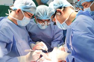 Ghép tạng cho trẻ em cần được gỡ vướng