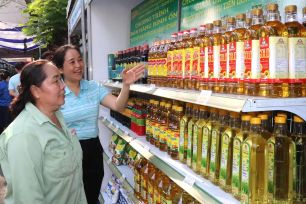 Người lao động phấn khởi trước mùa thưởng tết