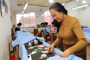 Níu giữ nghề thêu tranh tay Đà Lạt