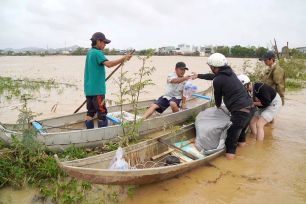 Khi mùa bão lũ đi qua