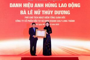 Bà Lê Nữ Thùy Dương được phong tặng danh hiệu Anh hùng Lao động