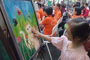 Triển lãm tranh của họa sĩ khuyết tật tại Đường sách TPHCM